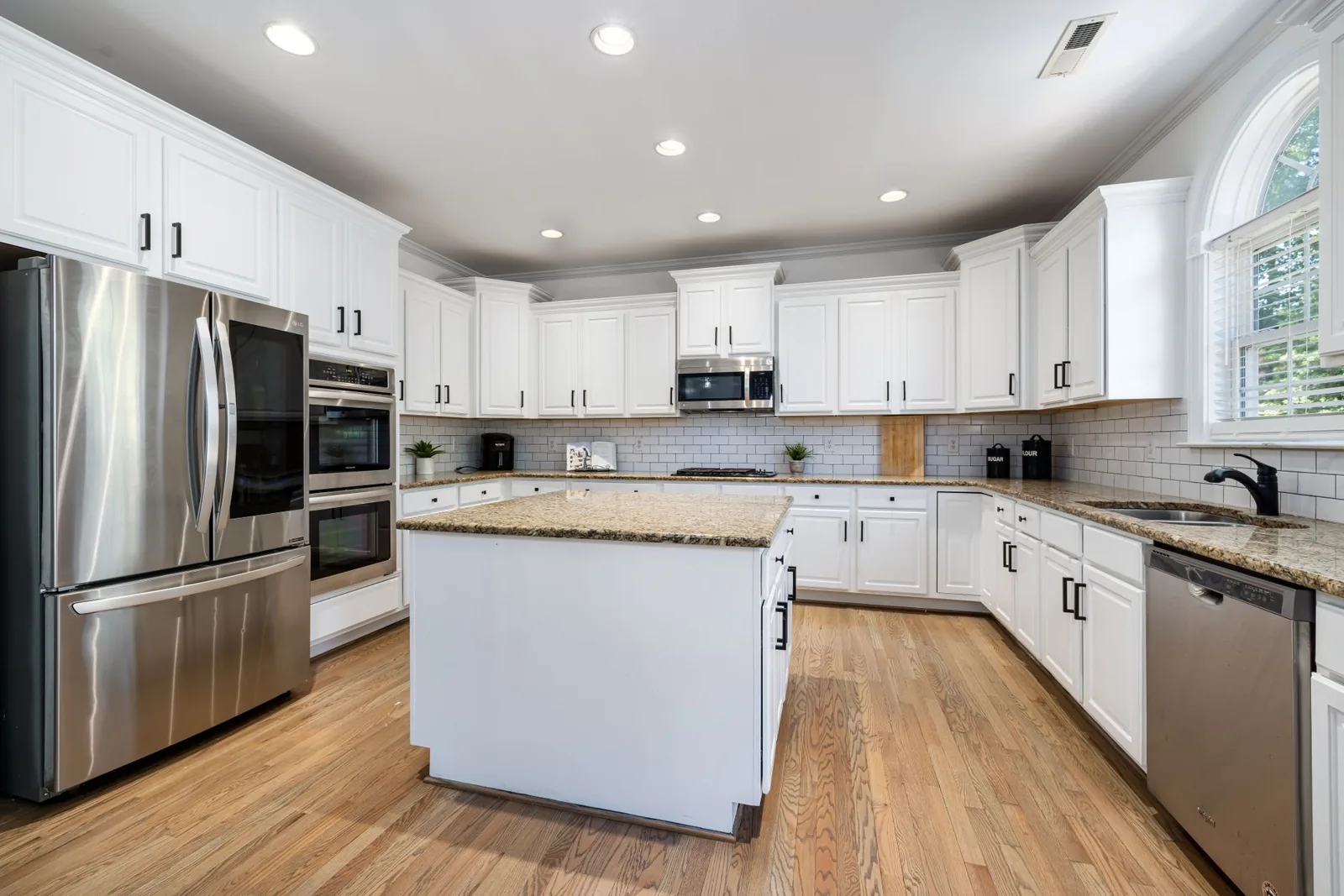 cabinet refinishing vs refacing