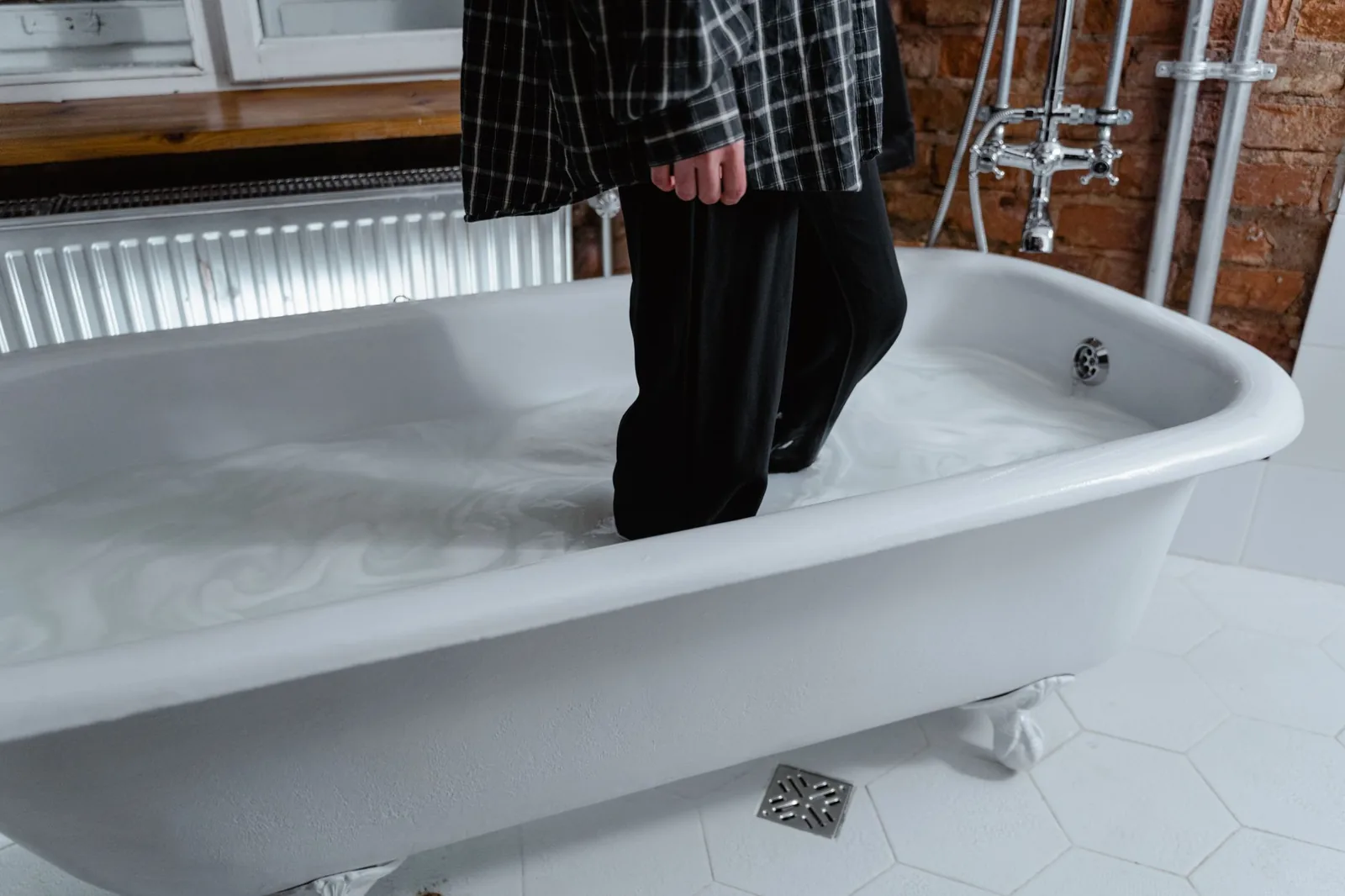 bathtub replacement cost breakdown by tub type and material