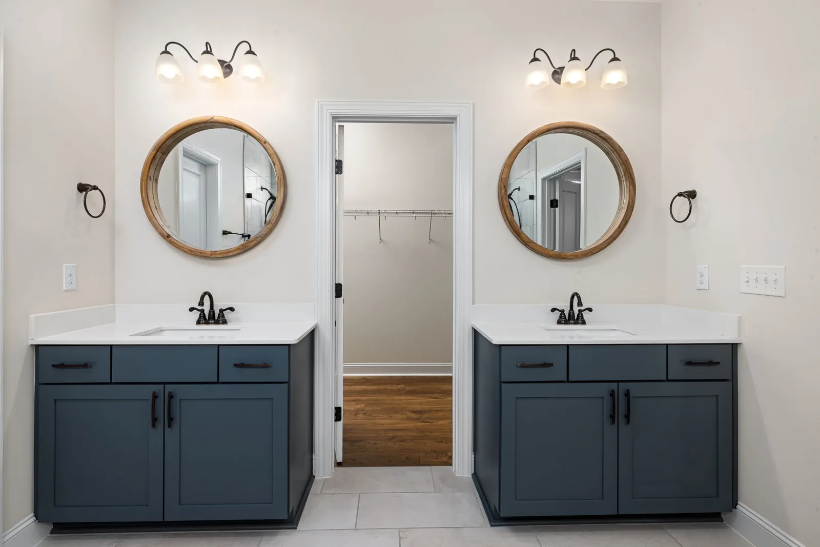 A double vanity with quartz countertop and undermount sinks